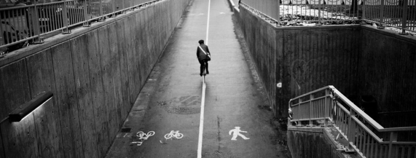 Fotografi af en cyklist i København